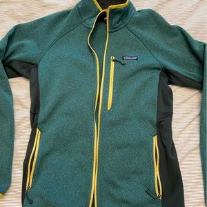 Mens Patagonia green jacket with yellow accents